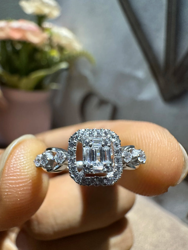 Vintage Style Round Cut Diamond Ring