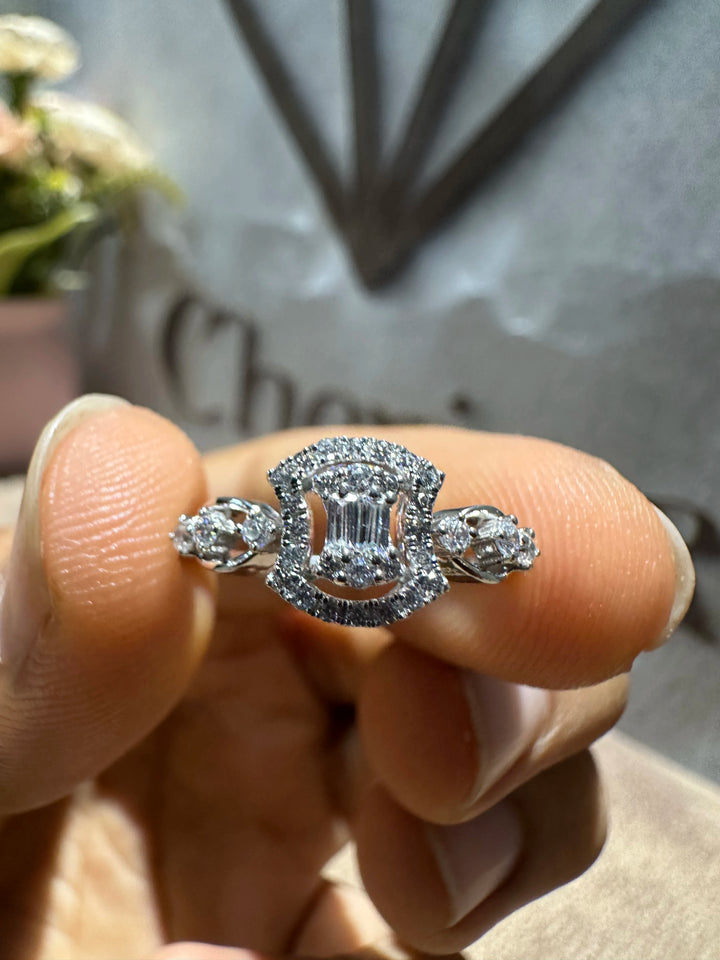 Round Cut Diamond Halo Engagement Ring