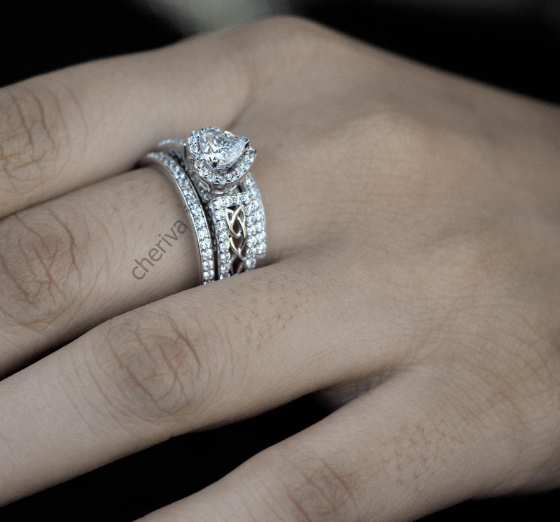 Unique Round Cut Diamond Bridal Set Rings