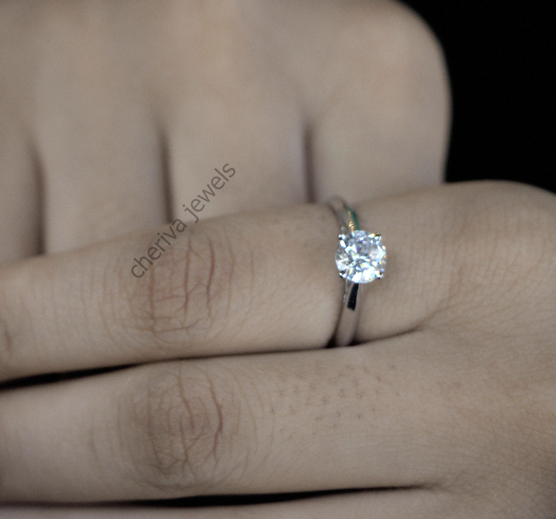Solitaire Style Round Cut Diamond Engagement Ring