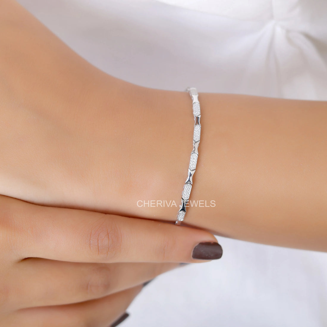 Round Cut Diamond Unique Bracelet For Women
