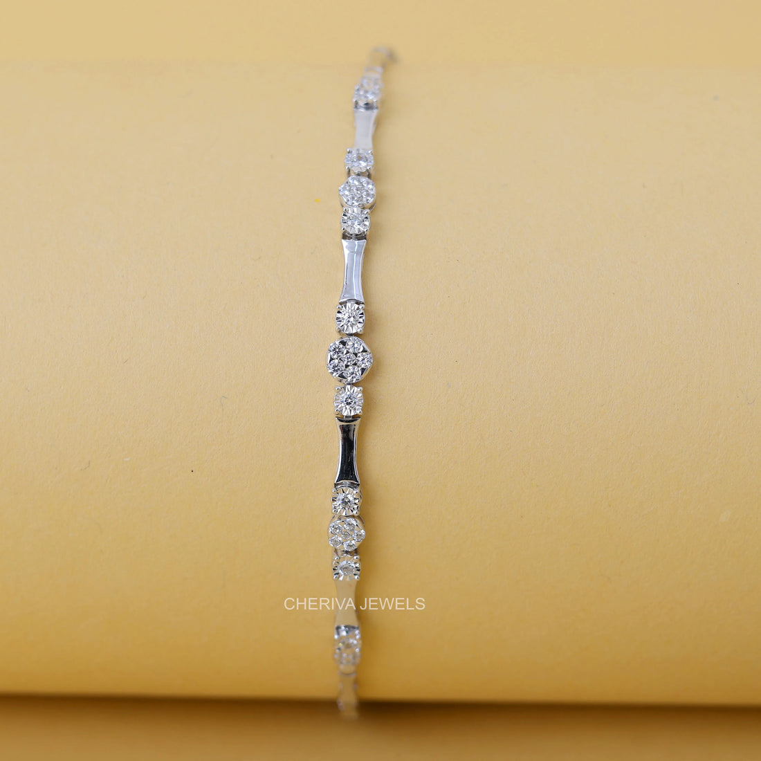 Uniqe Diamond Bracelet in 14K White Gold