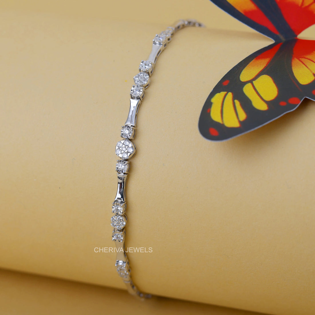 Uniqe Diamond Bracelet in 14K White Gold