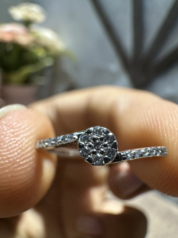 Luxurious Promise Ring in Round Cut Lab Diamond