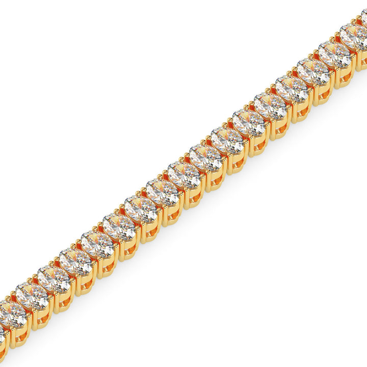 Modern link chain bracelet accented with ethically sourced lab-grown diamonds for a chic and sustainable style