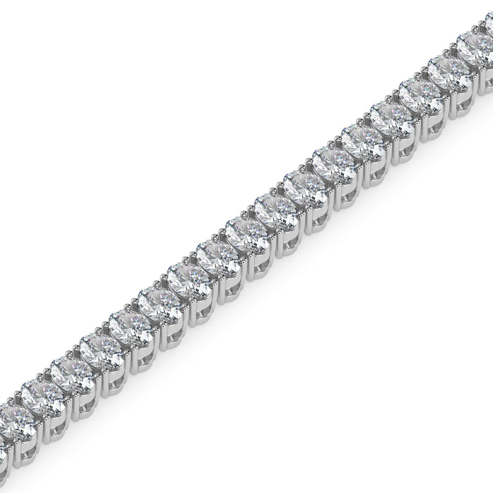 Stylish silver link chain bracelet featuring lab-grown diamonds for a sleek and sustainable look