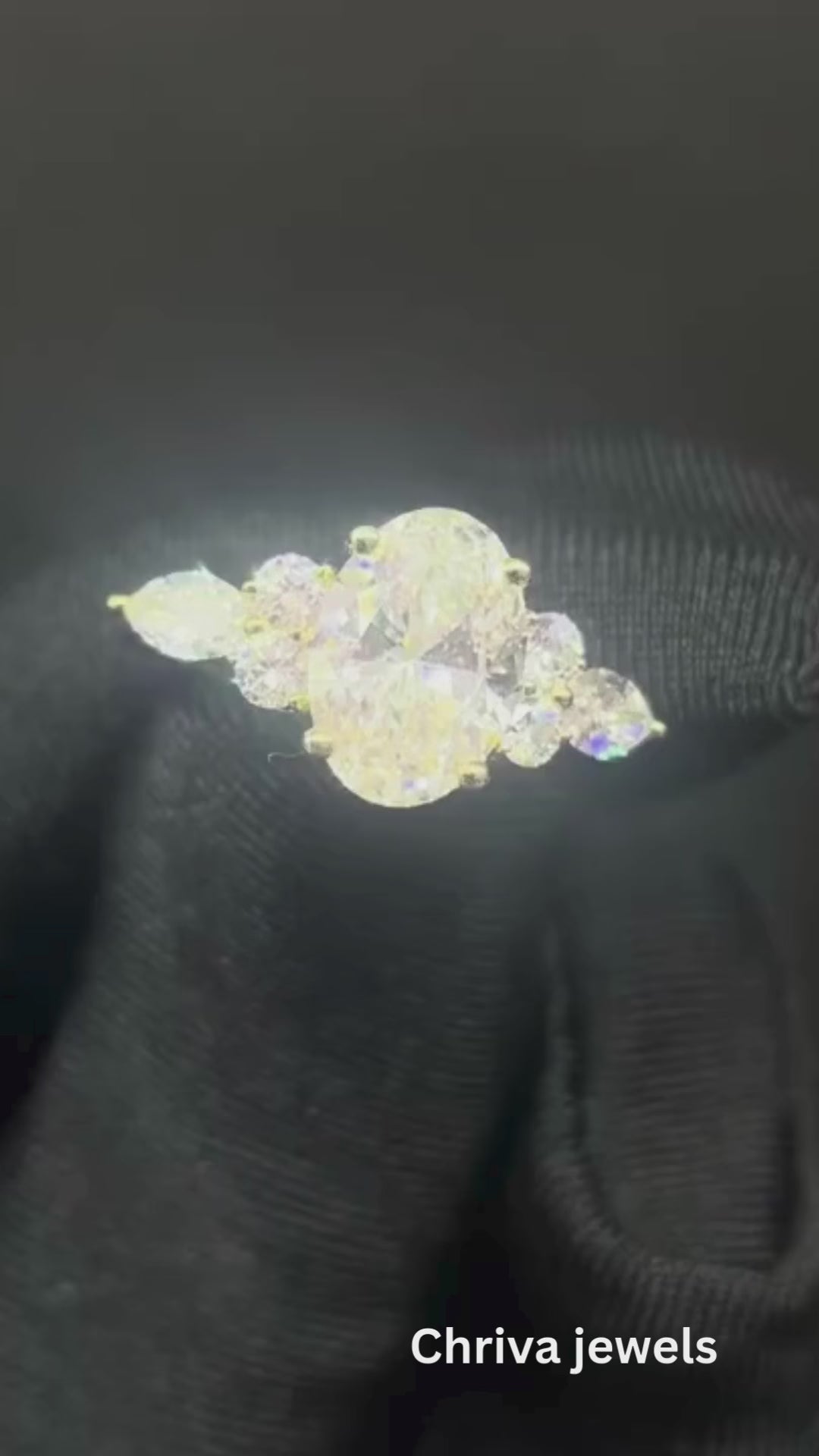 Round cut engagement ring in solid gold.